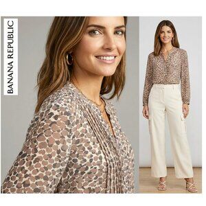 (3 for $30) BANANA REPUBLIC - Neutral organic print 3/4 sleeve blouse